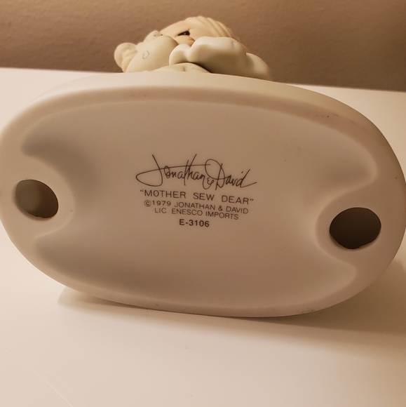 Precious Moments figurine with original packaging, mother sew dear. - Picture 3 of 3